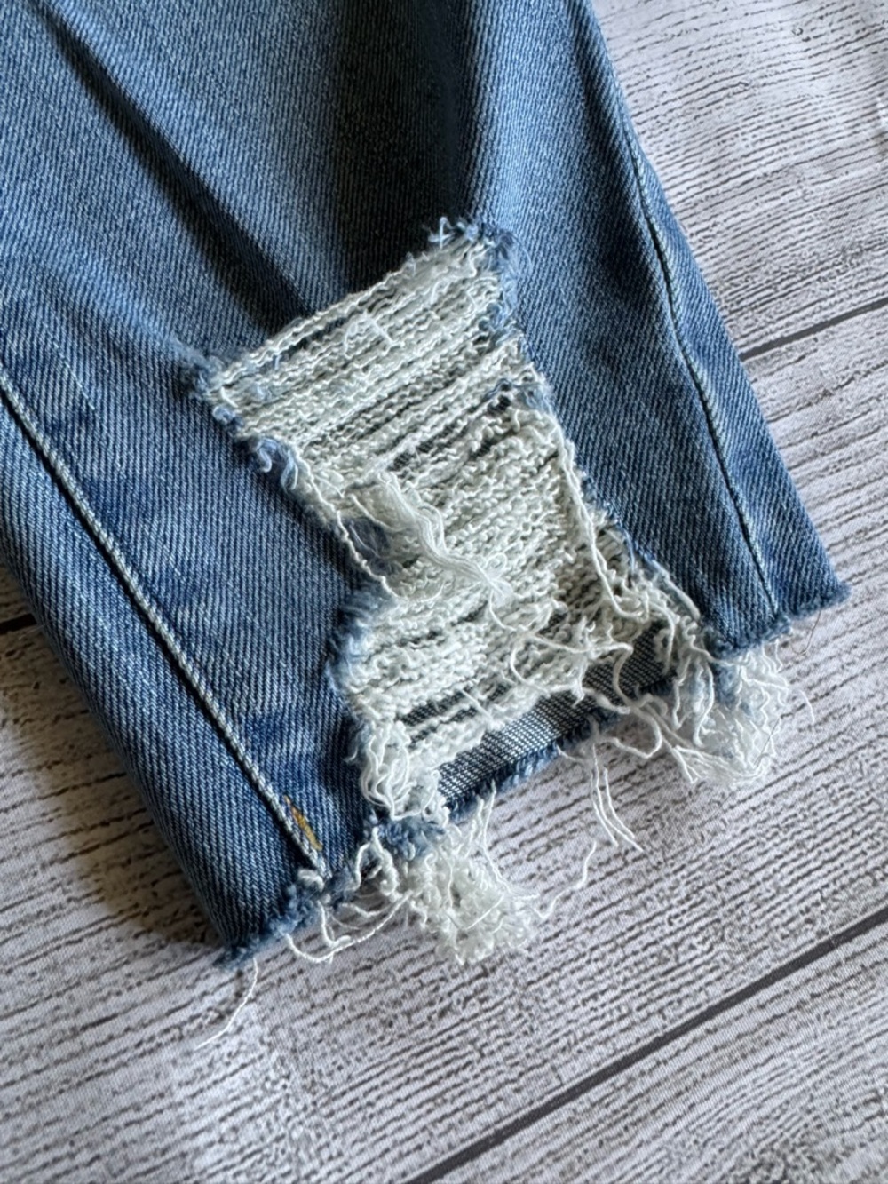Good American Good Legs Distressed Skny Jeans Raw Hem High Rise Light Wash Sz 6 - Picture 6 of 13